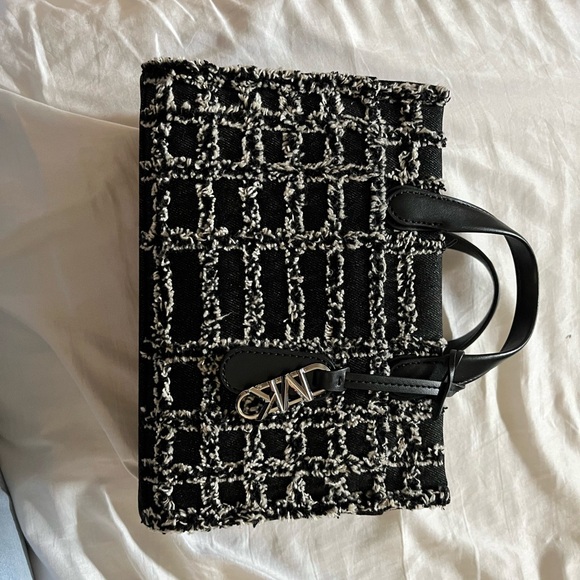 used like new mk bag crossbody - Picture 2 of 4